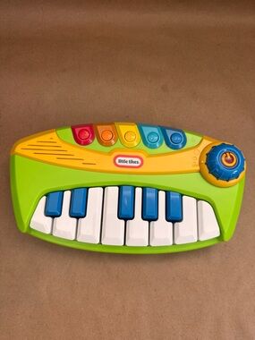 Little Tikes PopTunes Keyboard. Works Great (Batteries included)